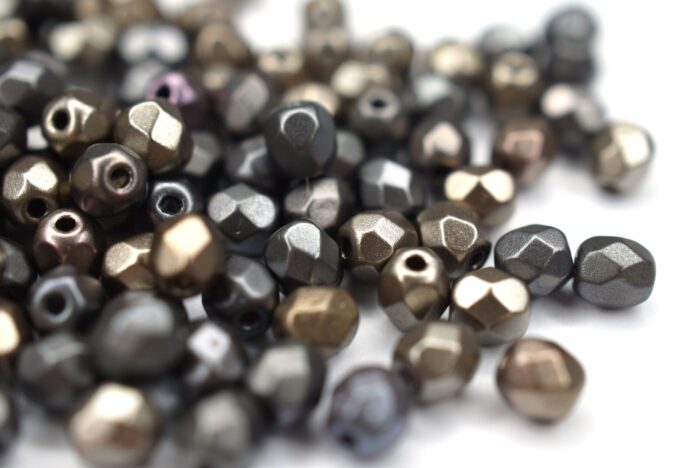 50 Stück Glasperlen 4mm | Crystal Metallic Leather