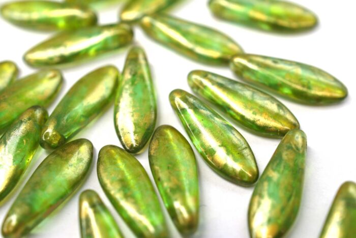 10 Stück 5x16mm Dagger Perlen | Emerald Gold